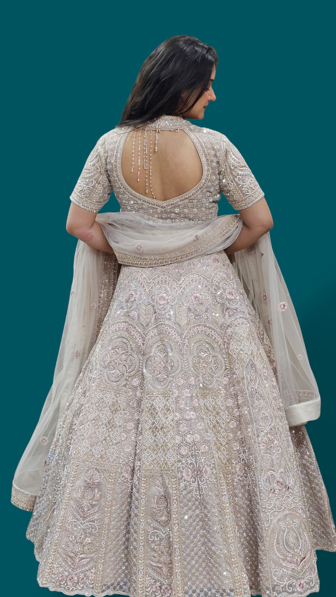 Beige Gown ā Subtle Sophistication with Timeless Elegance